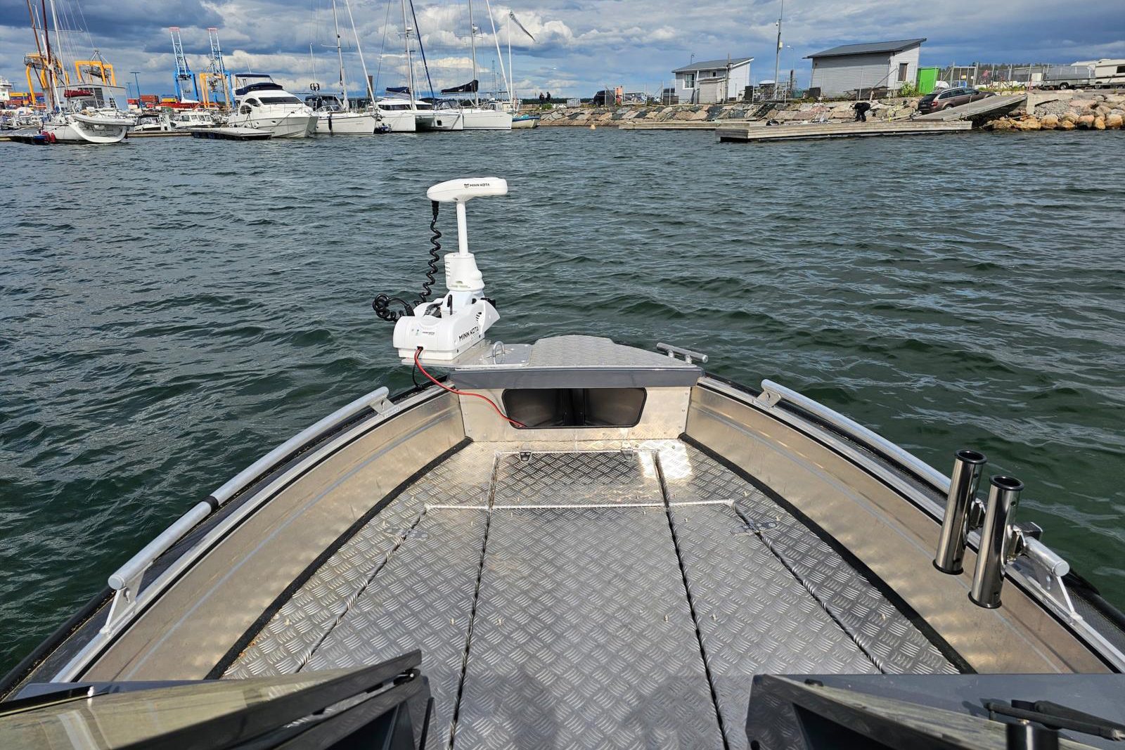Mounting rack for bow engine