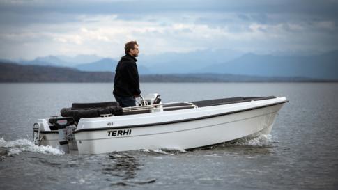 The Terhi 450 Sloep is an open boat designed for Central European tastes.