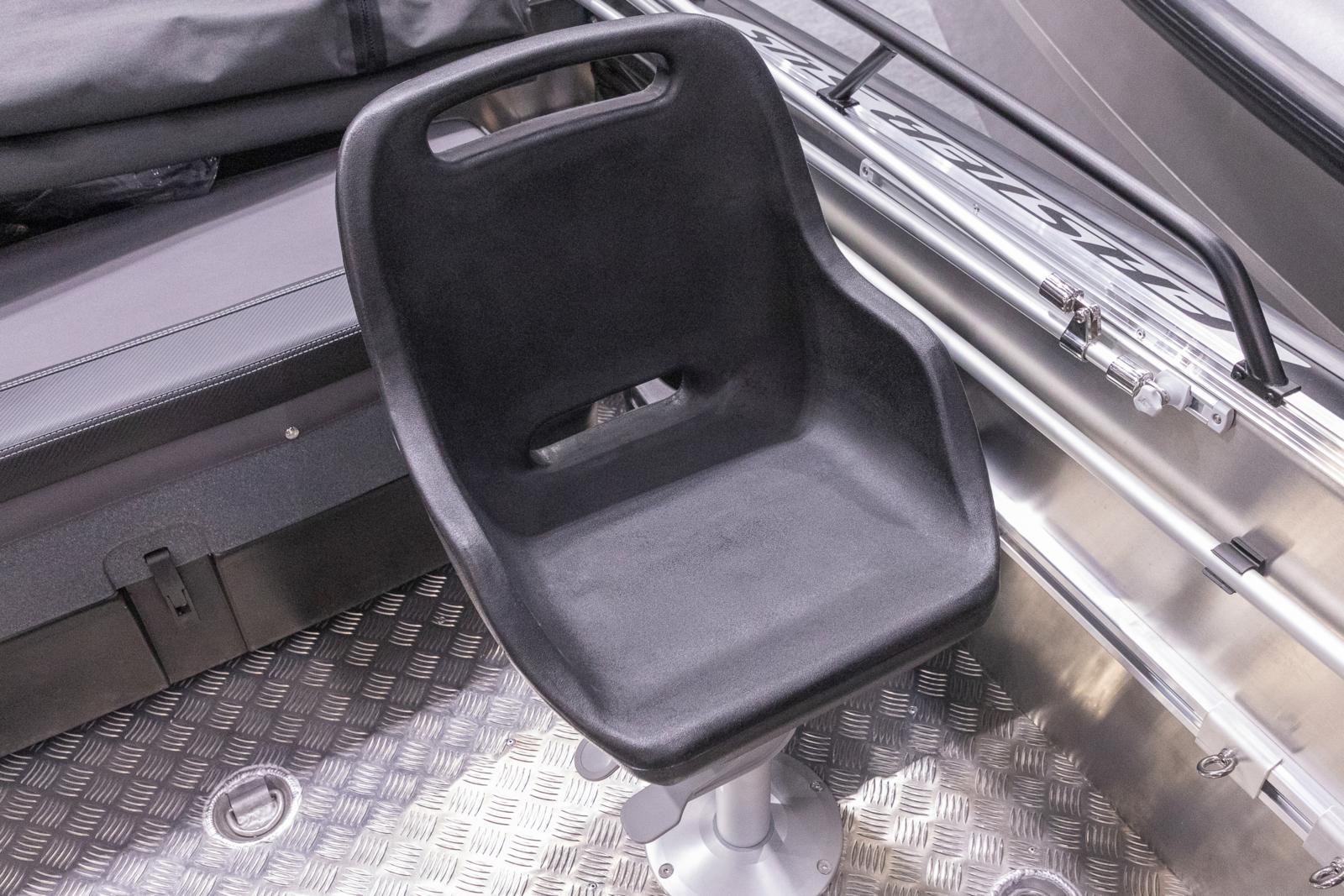 Kuppipenkki kovamuovia, apukuljettajalle (SCA)