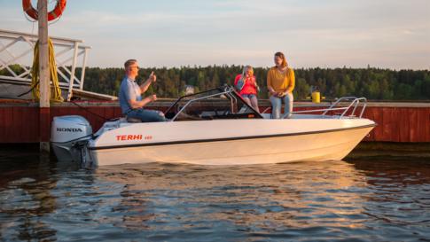 The Terhi 480 BR is a comfortable double console boat for the whole family.