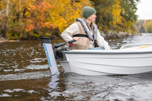 ePropulsion eLite on pieneen veneeseen sopiva sähköperämoottori.