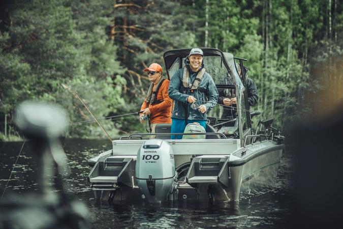 A versatile aluminum center console boat for safe and carefree boating