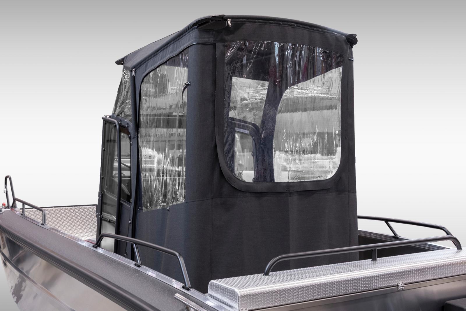 Faster 635CC -mallin t-top -katoksen takaosa. Hintaan kuuluu t-top takaseinä/ikkuna sekä sivuseinät, jotka kiinnitetään t-top-katokseen vetoketjuilla. Itse t-top -rakenne/katos ei sisälly hintaan.