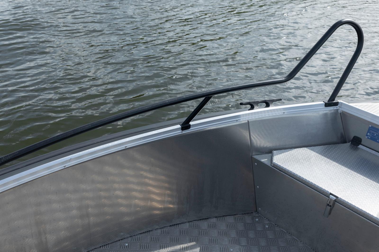 460i -mallin kaidesarjaan kuuluu 2 kpl keulakaidetta integroidulla hainevä-etukaiteella.