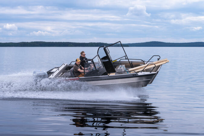 Faster 545 SCA:lla koet puhdasta veneilyn iloa - esteettömästi