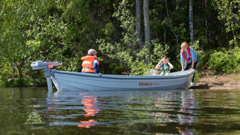 The whole family can enjoy boating with the Terhi Saiman Solar boat.