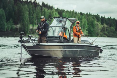Monikäyttöinen keskipulpettivene turvalliseen ja huolettomaan matkantekoon
