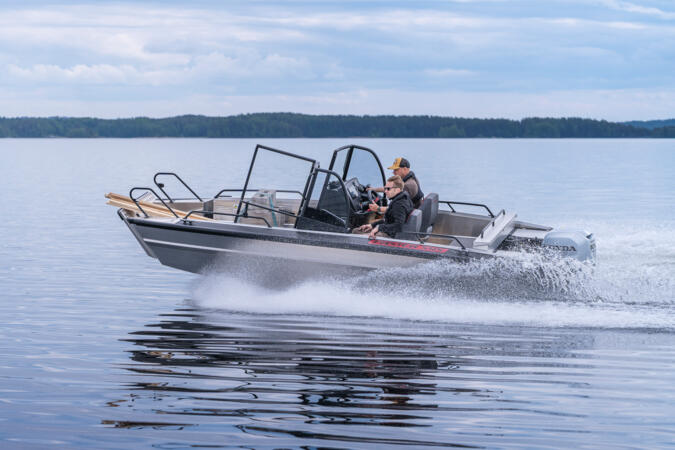 Faster 545 SCA:lla koet puhdasta veneilyn iloa - esteettömästi