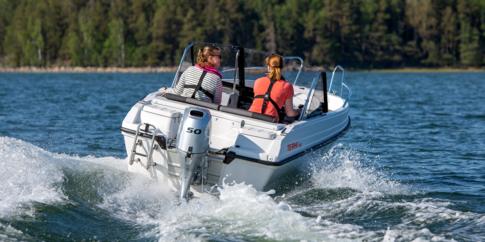 The Terhi 480 TC can be equipped with a 40-60 hp outboard motor.