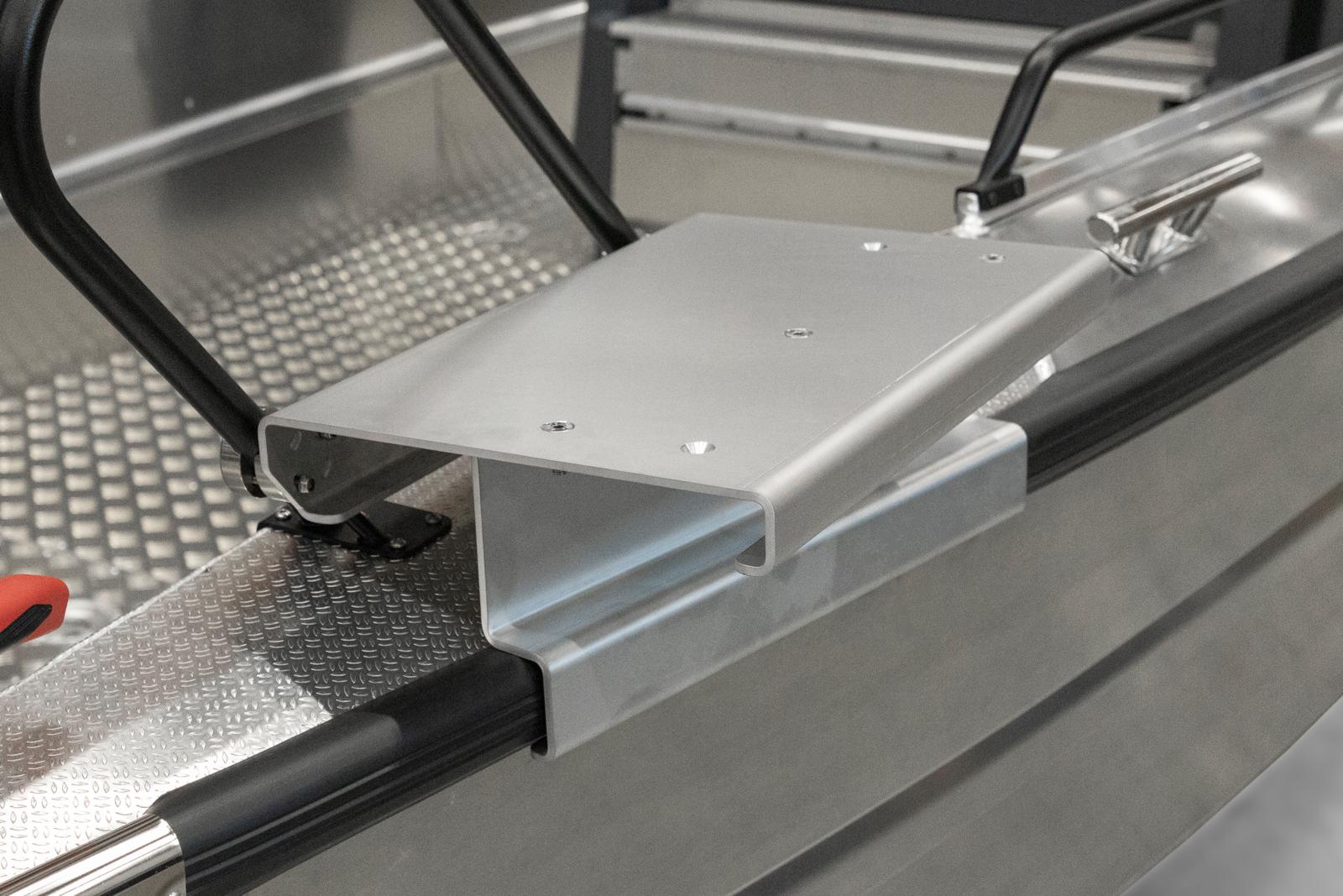 Aluminum bracket for bow-mounted trolling motor, easily mounted and demounted. For models with bow ramp.