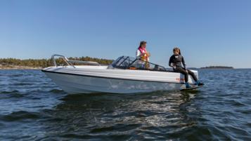 Terhi 480 Sport on sporttinen tuplapulpettivene.