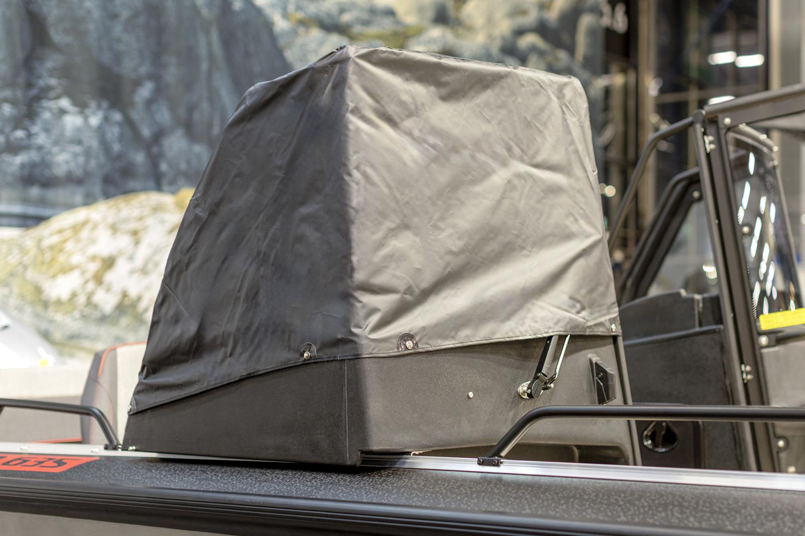 Suojapeite kuljettajan ohjauspulpetille