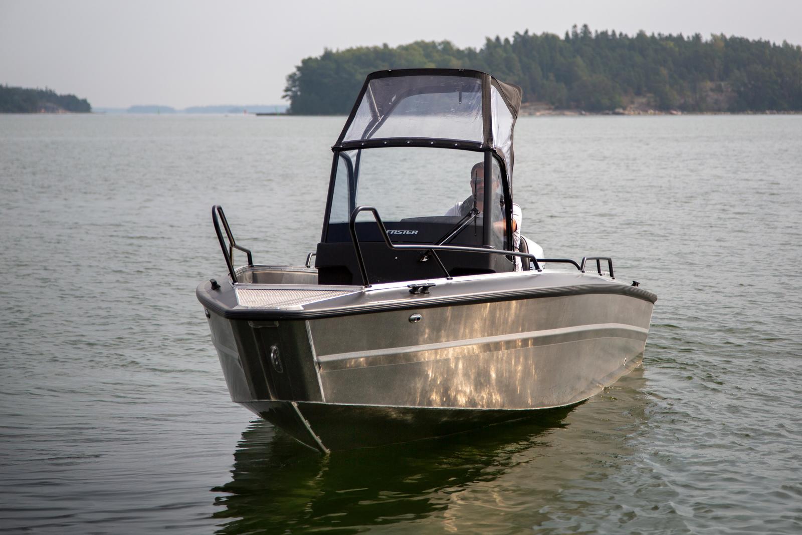 Sheltering Sprayhood cover over the console and driver/co-driver seats.