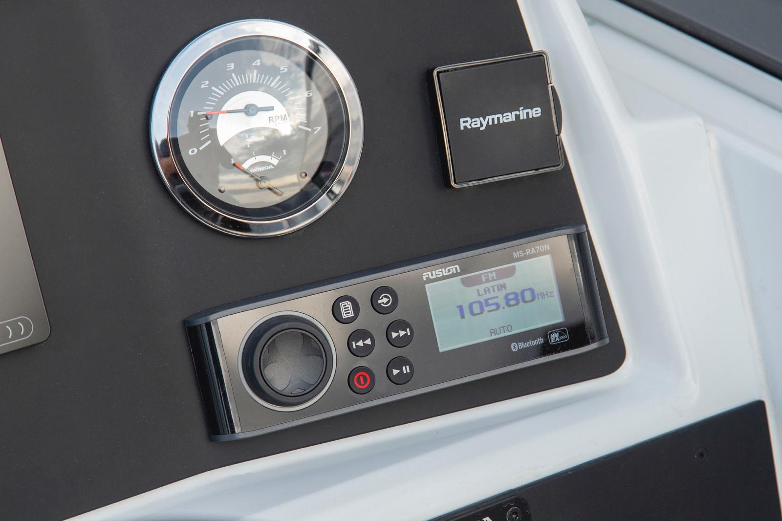 Fusion MS-RA70N -soitin kahdella kaiuttimella