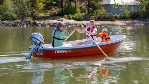 The Terhi 390 is the easiest way to start boating.