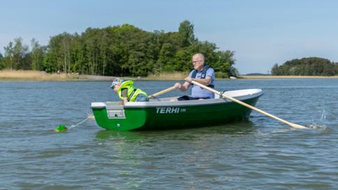 The boat is lightweight and ergonomic to row.