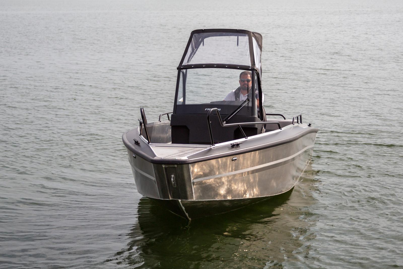 Sheltering Sprayhood cover over the console and driver/co-driver seats.