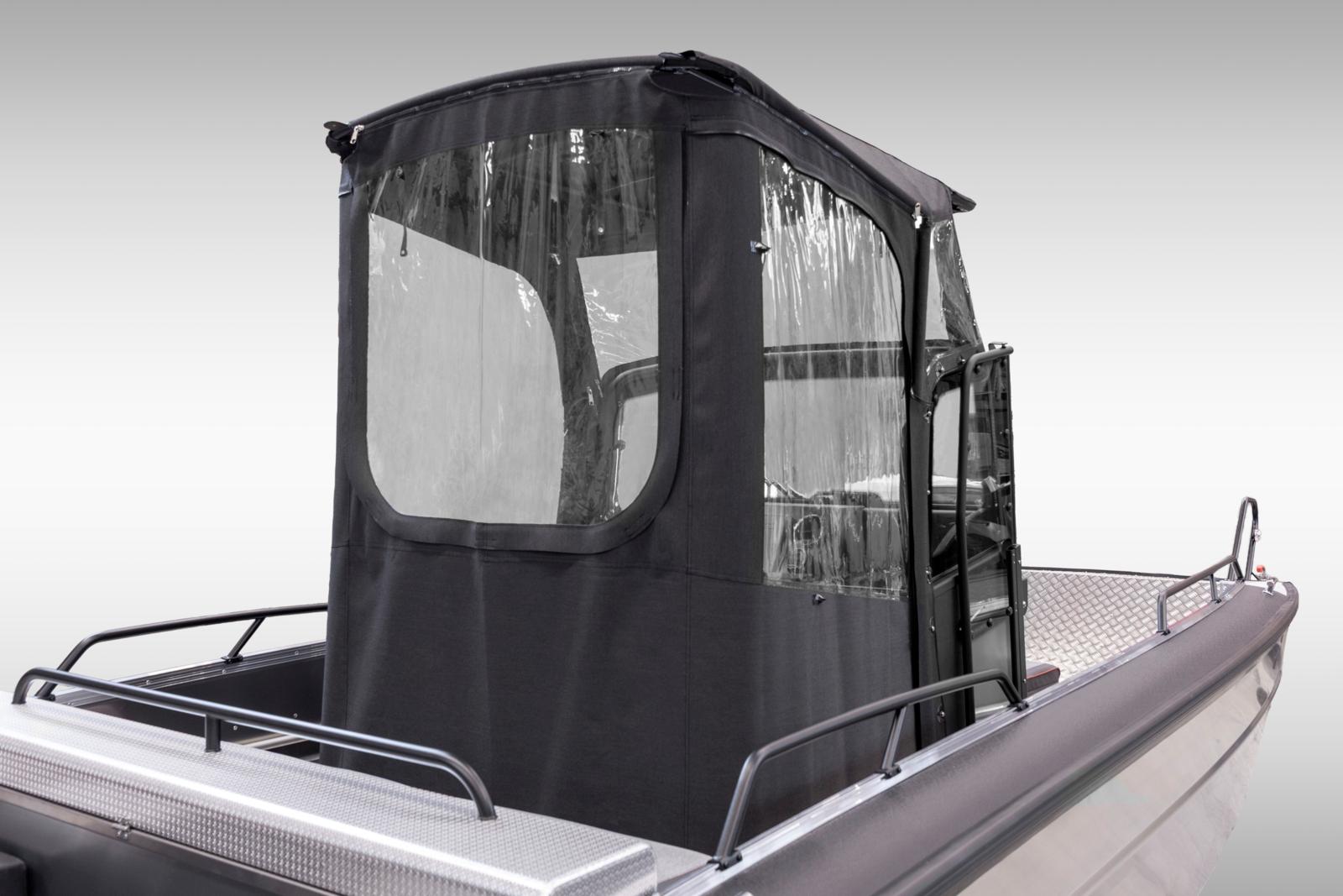 Faster 635CC -mallin t-top -katoksen takaosa. Hintaan kuuluu t-top takaseinä/ikkuna sekä sivuseinät, jotka kiinnitetään t-top-katokseen vetoketjuilla. Itse t-top -rakenne/katos ei sisälly hintaan.