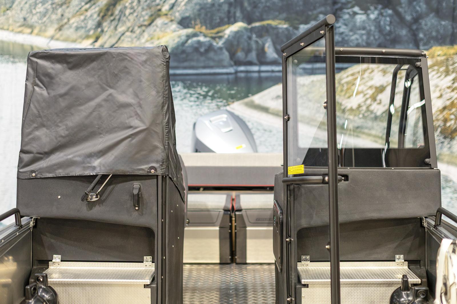 Suojapeite kuljettajan ohjauspulpetille